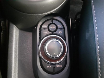 Photo 18 du bon plan MINI Mini 5 Portes Cooper 136ch  Essential BVA7 occasion à 24480 €