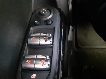 Photo 22 du bon plan MINI Mini 5 Portes Cooper 136ch  Essential BVA7 occasion à 24480 €