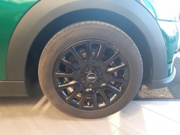 Photo 24 du bon plan MINI Mini 5 Portes Cooper 136ch  Essential BVA7 occasion à 24480 €