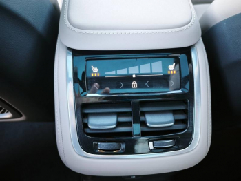 Photo 28 du bon plan VOLVO XC90 T8 AWD 310 + 145ch Ultra Style Dark Geartronic occasion à 93990 €