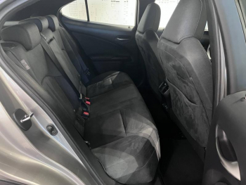 Photo 9 du bon plan LEXUS UX 300e Pack occasion à 17990 €