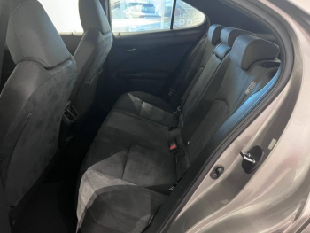 Photo 11 du bon plan LEXUS UX 300e Pack occasion à 17990 €