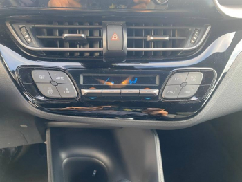 Photo 14 du bon plan TOYOTA C-HR 122h Dynamic Business 2WD E-CVT occasion à 17890 €