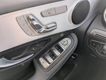 Photo 16 du bon plan MERCEDES-BENZ GLC 300 de 194+122ch AMG Line 4Matic 9G-Tronic occasion à 39900 €