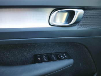 Photo 18 du bon plan VOLVO XC40 T4 Recharge 129 + 82ch Inscription Business DCT 7 occasion à 24900 €