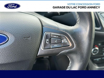 Photo 12 du bon plan FORD Kuga 1.5 TDCi 120ch Stop&Start Titanium 4x2 occasion à 14990 €