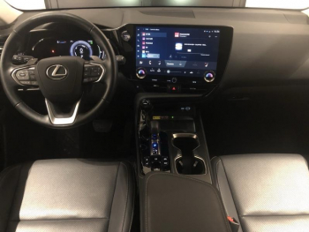Photo 9 du bon plan LEXUS NX 450h+ Luxe 4WD Pack Design occasion à 48980 €