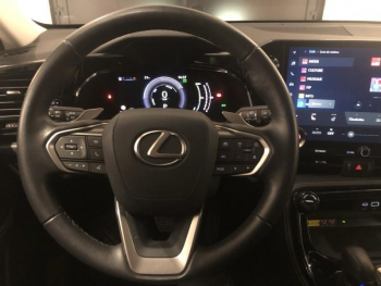Photo 10 du bon plan LEXUS NX 450h+ Luxe 4WD Pack Design occasion à 48980 €