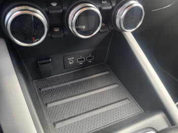 Photo 23 du bon plan RENAULT Captur 1.6 E-Tech hybride rechargeable 160ch Intens -21 occasion à 17290 €