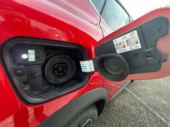 Photo 16 du bon plan RENAULT Captur 1.6 E-Tech hybride rechargeable 160ch Intens -21 occasion à 17890 €