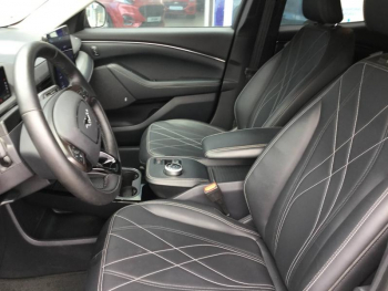 Photo 8 du bon plan FORD Mustang Mach-E Extended Range 99kWh 294ch 7cv occasion à 31990 €