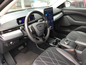 Photo 9 du bon plan FORD Mustang Mach-E Extended Range 99kWh 294ch 7cv occasion à 31990 €