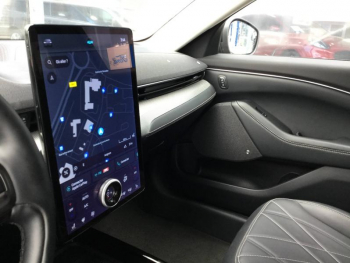 Photo 14 du bon plan FORD Mustang Mach-E Extended Range 99kWh 294ch 7cv occasion à 31990 €