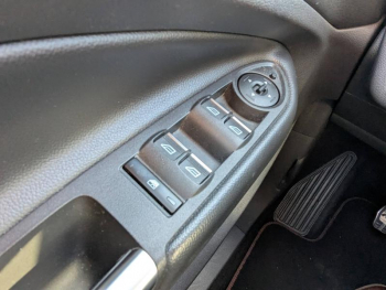 Photo 16 du bon plan FORD Kuga 1.5 TDCi 120ch Stop&Start ST-Line 4x2 Euro6.2 occasion à 15812 €
