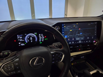 Photo 4 du bon plan LEXUS NX 450h+ Luxe 4WD MY24 occasion à 43490 €