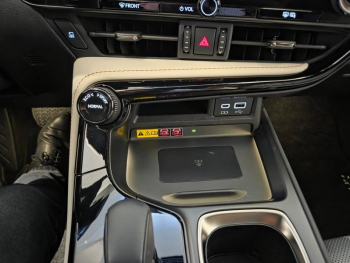 Photo 9 du bon plan LEXUS NX 450h+ Luxe 4WD MY24 occasion à 43490 €