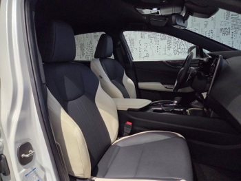 Photo 11 du bon plan LEXUS NX 450h+ Luxe 4WD MY24 occasion à 43490 €