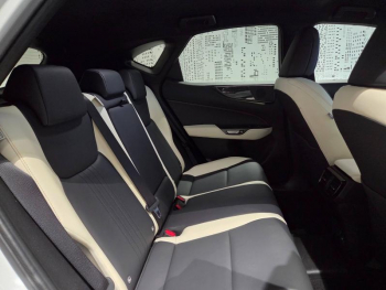 Photo 12 du bon plan LEXUS NX 450h+ Luxe 4WD MY24 occasion à 43490 €