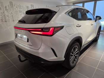 Photo 16 du bon plan LEXUS NX 450h+ Luxe 4WD MY24 occasion à 43490 €