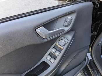 Photo 8 du bon plan FORD Fiesta 1.0 Flexifuel 95ch ST-Line X 5p occasion à 16990 €