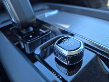 Photo 27 du bon plan VOLVO XC60 T6 Hybride Rechargeable 253 + 145ch Plus Style Dark Geartronic 8 AWD occasion à 51900 €