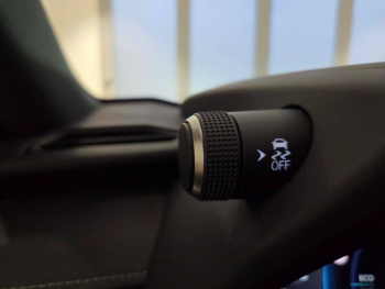 Photo 10 du bon plan LEXUS UX 300h Luxe 2WD MC25 occasion à 42900 €