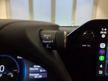 Photo 12 du bon plan LEXUS UX 300h Luxe 2WD MC25 occasion à 42900 €