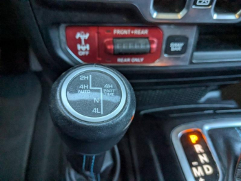 Photo 17 du bon plan JEEP Wrangler 2.0 T 380ch 4xe Rubicon Rock-Trac occasion à 47990 €
