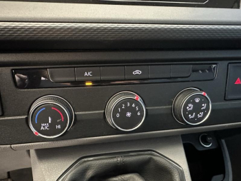 Photo 18 du bon plan VOLKSWAGEN Transporter Fg VUL 2.8T L1H1 2.0 TDI 110ch Business occasion à 24780 €