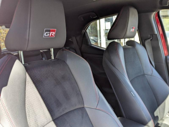 Photo 8 du bon plan TOYOTA Yaris 116h GR Sport 5p MY22 occasion à 21590 €