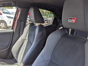 Photo 15 du bon plan TOYOTA Yaris 116h GR Sport 5p MY22 occasion à 21590 €