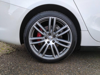 Photo 10 du bon plan MASERATI Ghibli 3.0 V6 275ch Diesel GranSport occasion à 26900 €