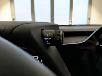 Photo 9 du bon plan LEXUS UX 250h Pack Business 2WD occasion à 25290 €