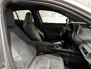 Photo 10 du bon plan LEXUS UX 250h Pack Business 2WD occasion à 25290 €