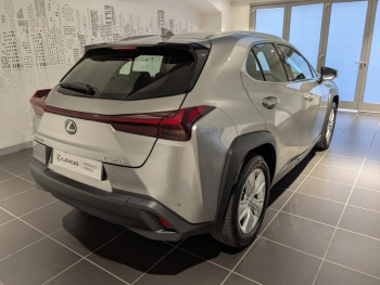 Photo 16 du bon plan LEXUS UX 250h Pack Business 2WD occasion à 25290 €