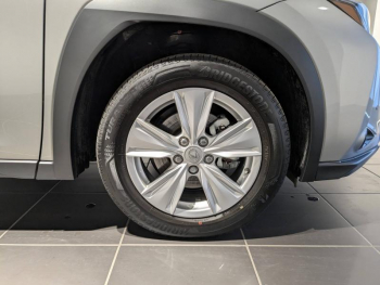 Photo 18 du bon plan LEXUS UX 250h Pack Business 2WD occasion à 25290 €
