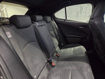 Photo 11 du bon plan LEXUS UX 250h Pack Business 2WD occasion à 26990 €