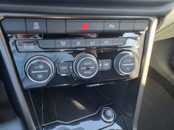 Photo 20 du bon plan VOLKSWAGEN T-Roc 1.5 TSI EVO 150ch Lounge occasion à 15990 €