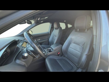 Photo 4 du bon plan JAGUAR E-Pace P300e PHEV 309ch R-Dynamic S occasion à 39990 €