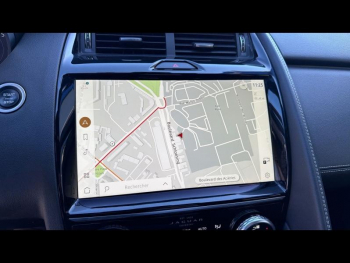 Photo 12 du bon plan JAGUAR E-Pace P300e PHEV 309ch R-Dynamic S occasion à 39990 €