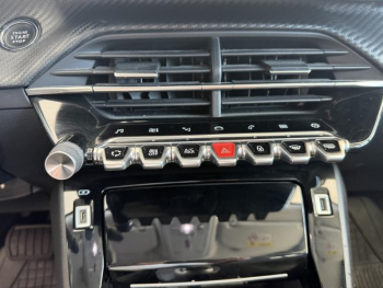 Photo 17 du bon plan PEUGEOT 2008 1.2 PureTech 130ch S&S Allure EAT8 occasion à 14900 €