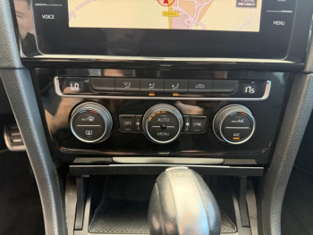 Photo 18 du bon plan VOLKSWAGEN Golf 1.0 TSI 115ch Connect DSG7 Euro6d-T 5p occasion à 14900 €