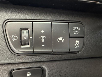 Photo 16 du bon plan KIA Carens II Ph1 2.0 CRDI140 Sport occasion à 16900 €