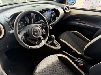 Photo 2 du bon plan TOYOTA Aygo X 1.0 VVT-i 72ch Design S-CVT occasion à 16790 €