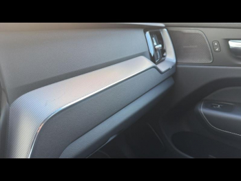 Photo 9 du bon plan VOLVO XC60 B4 AdBlue AWD 197ch R-Design Geartronic occasion à 29900 €
