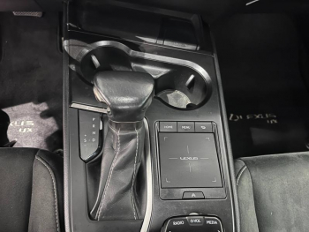 Photo 12 du bon plan LEXUS UX 250h 2WD Executive MY20 occasion à 29990 €