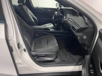 Photo 18 du bon plan LEXUS UX 250h 2WD Executive MY20 occasion à 29990 €