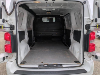 Photo 13 du bon plan TOYOTA ProAce VUL Medium 2.0 D-4D 180 Black Edition BVA MY20 occasion à 18700 €