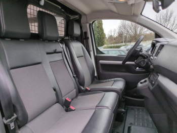 Photo 15 du bon plan TOYOTA ProAce VUL Medium 2.0 D-4D 180 Black Edition BVA MY20 occasion à 18700 €