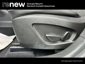 Photo 21 du bon plan RENAULT Captur 1.6 E-Tech Plug-in 160ch Initiale Paris occasion à 16990 €